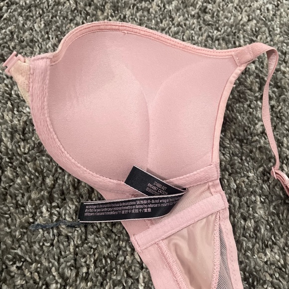 Pink Lace Victorias Secret Bombshell Bra - Picture 3 of 6
